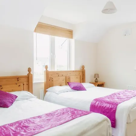 Duncarbury Heights - 4 Bedroom Detached House بيت للعطل