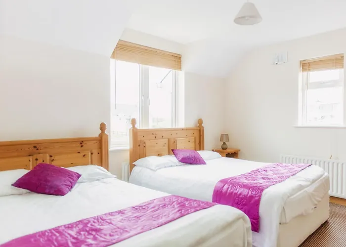 Duncarbury Heights - 4 Bedroom Detached House Hébergement de vacances