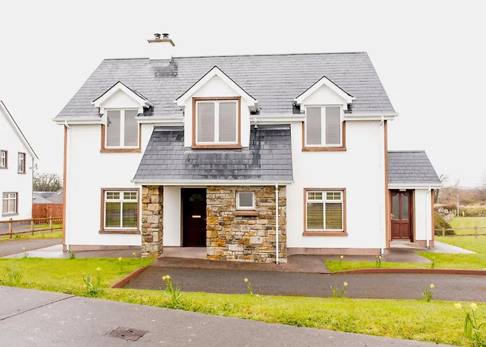 Duncarbury Heights - 4 Bedroom Detached House Hébergement de vacances Tullaghan